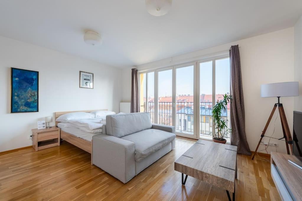 Sunny Safron Apartment Praga Zewnętrze zdjęcie