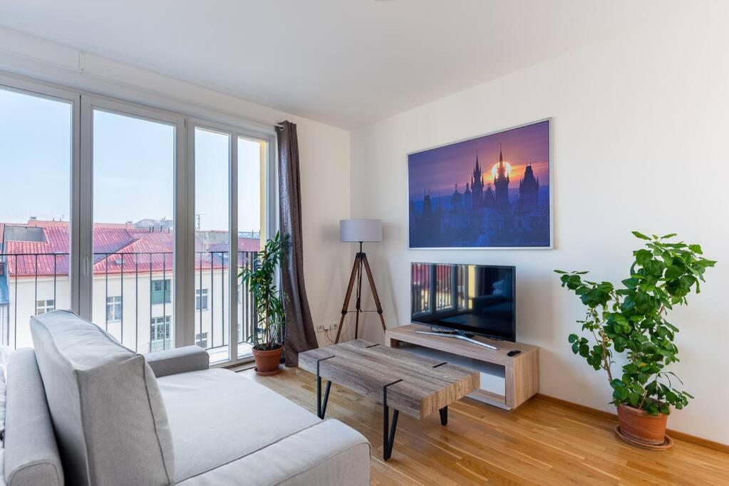 Sunny Safron Apartment Praga Zewnętrze zdjęcie