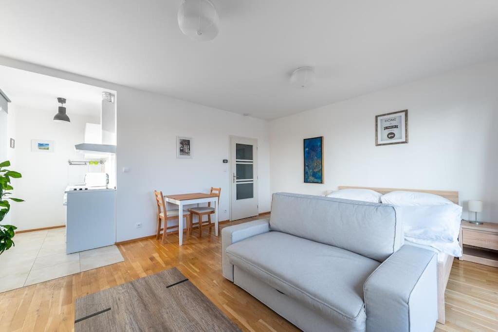 Sunny Safron Apartment Praga Zewnętrze zdjęcie